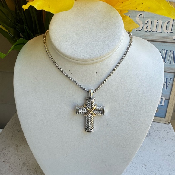 COPY - STAINLESS STEEL CROSS NECKLACE - Picture 4 of 7
